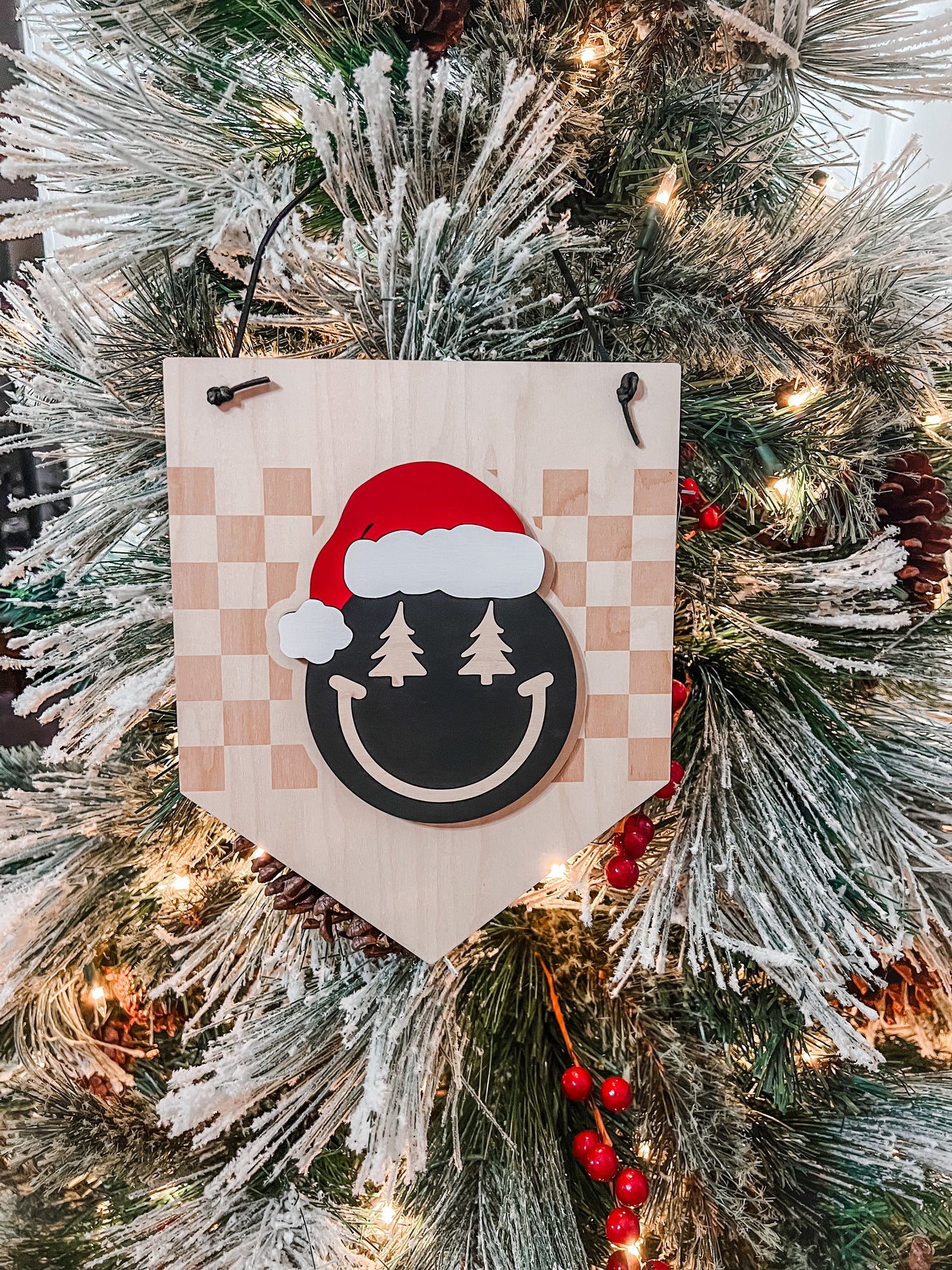 Santa Smiley Face Checkered Hanging Sign | 3D Sign | Laser Engraved | Boho Christmas Sign | Arch Sign